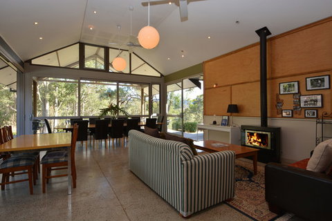 Elfin Hill Vineyard Accommodation - Pubs and Clubs 0
