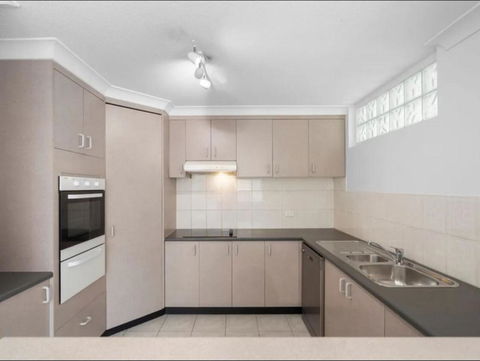 A 3 Bedders Close To Everything - Pubs and Clubs 3