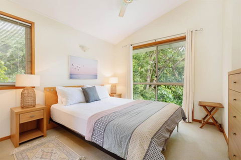 A Beach House - Pubs and Clubs 1