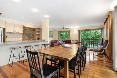 A Beach House - Pubs and Clubs 3