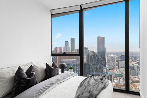 A Cozy 2BR Apt At Sapphire By The Gardens - Pubs and Clubs 1