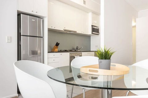 A Cozy & Modern Studio Right Next To Darling Harbour - Pubs and Clubs 4