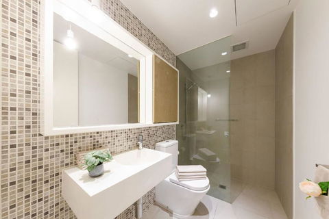 A Homely Apt Near To The Grand Prix FREE Parking - Pubs and Clubs 3