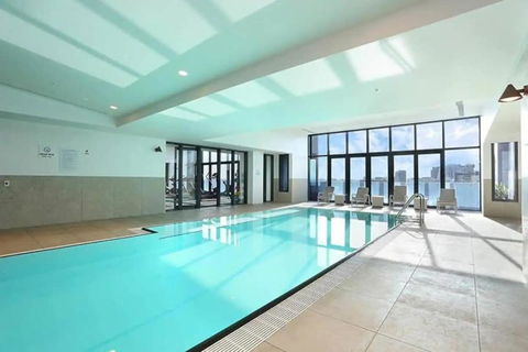 A Modern & Cozy 2BR Apartment With City Views - Pubs and Clubs 2