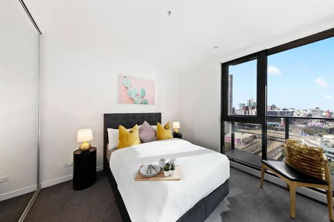 A Modern & Spacious 2BR Apt City Views Southbank - Pubs and Clubs 0