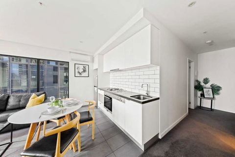 A Modern & Spacious 2BR Apt City Views Southbank - Pubs and Clubs 4