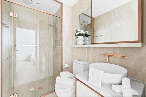 A Stylish 2BR Apt In The Heart Of Chapel Street - Pubs and Clubs 3