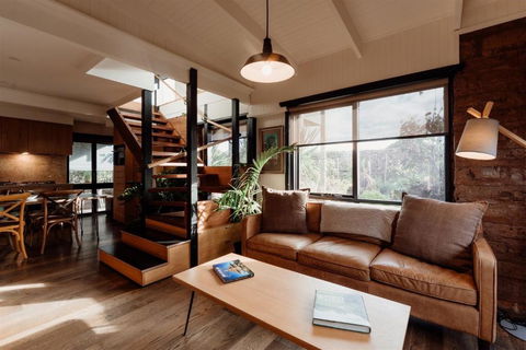 A Stylish And Unique Retreat At Surf Beach - Pubs and Clubs 1