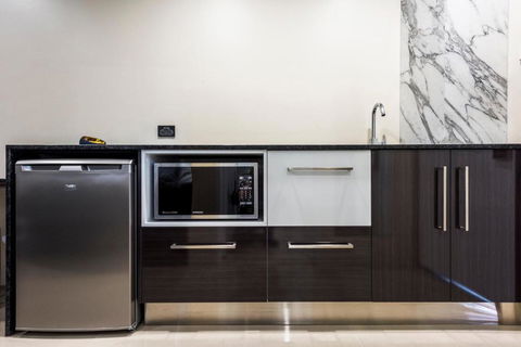 Abbey Motor Inn - Pubs and Clubs 3