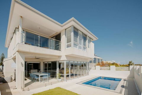 Above The Clouds By St Nicholas - Pubs and Clubs 0