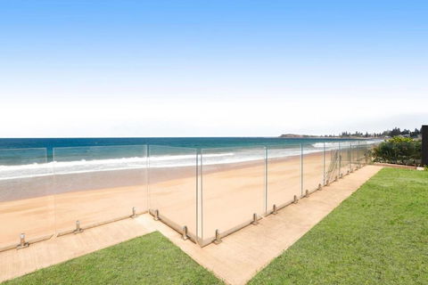 Absolute Beachfront Luxury In Narrabeen - Pubs and Clubs 1