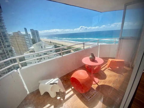 Absolute Beachfront Main Beach Gold Coast - Pubs and Clubs 2