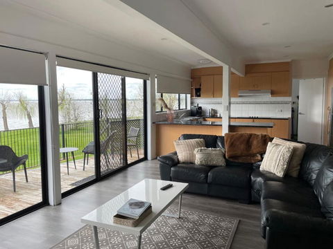 Absolute Waterfront At Woodlands - Pubs and Clubs 3