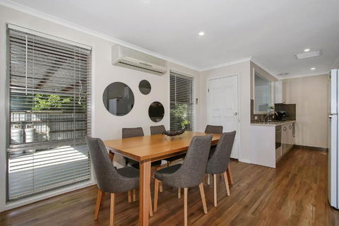 Acaronar- Great Value For Money - Pubs and Clubs 2