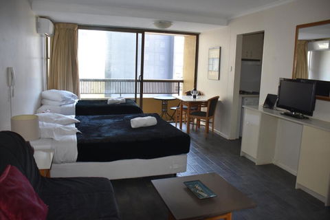 Accommodation Sydney City Centre Hyde Park Plaza Pet Friendly Studio With Balcony Apartment - Pubs and Clubs 4