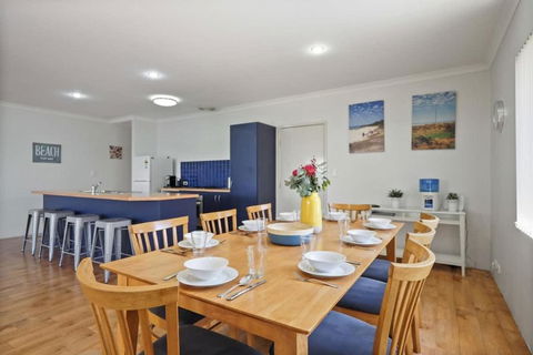 Across The Way, Golf And Beach Heaven - Pubs and Clubs 4