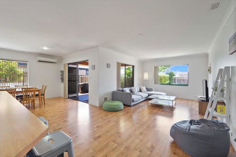 Across The Way, Golf And Beach Heaven - Pubs and Clubs 2