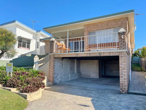 Adacos 19 On Sturt - Bring Your Own Linen - Pubs and Clubs 0