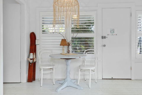 Adrift - Pet-friendly - 5 Min Walk To Bay - Rustic Charm - Pubs and Clubs 3