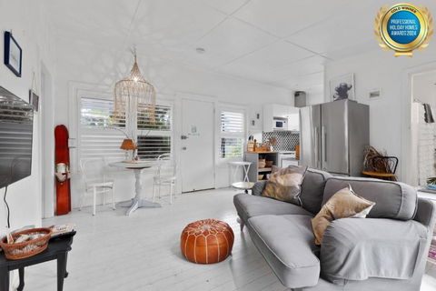 Adrift - Pet-friendly - 5 Min Walk To Bay - Rustic Charm - Pubs and Clubs 0