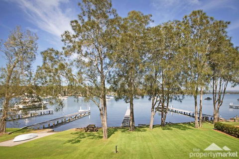 Adrift - Pubs and Clubs 1