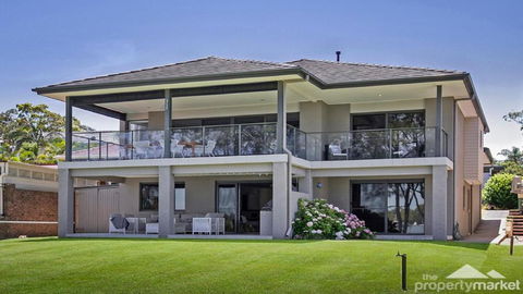 Adrift - Pubs and Clubs 0