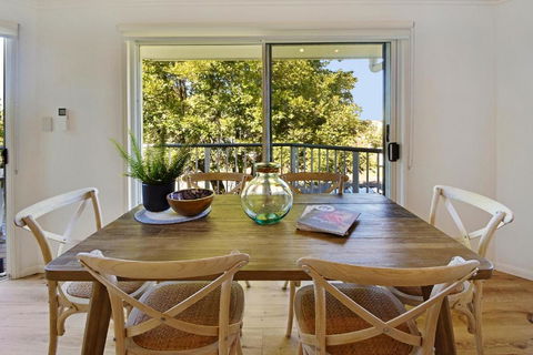 Advance Place - Pubs and Clubs 4