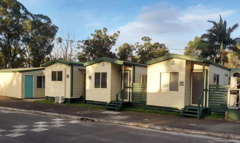 Adventureland Cabins - Pubs and Clubs 0