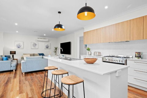 Aerial Beach House 2 - Pubs and Clubs 3