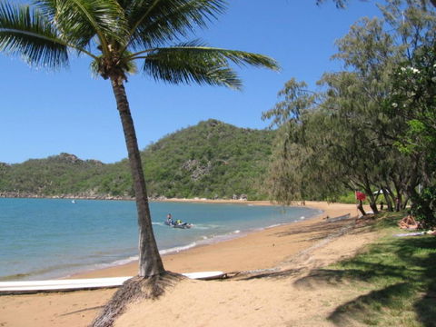 AFFORDABLE ISLAND ESCAPE! Queen Studio, Nelly Bay - Pubs and Clubs 4