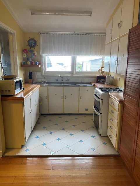 Ahoy Family Beach Escape - Pubs and Clubs 3