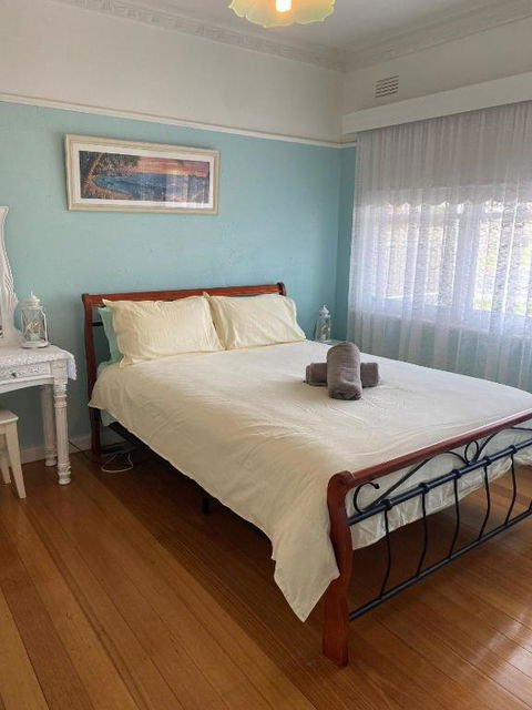 Ahoy Family Beach Escape - Pubs and Clubs 4