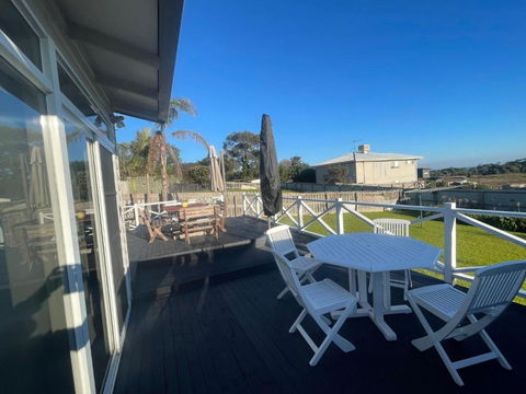 Ahoy Family Beach Escape - Pubs and Clubs 0