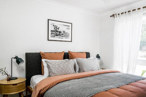 A Perfect Stay - Baby Blue - Pubs and Clubs 3