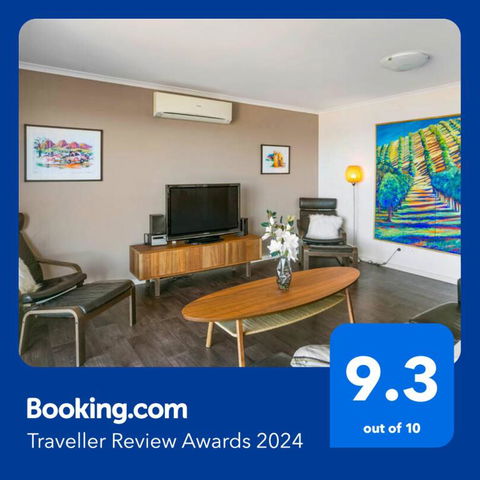 Absolute Waterfront Views And Kayaks - Pubs and Clubs 4