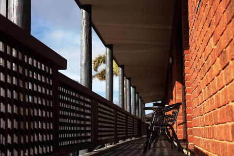 Admiral Motor Inn - Pubs and Clubs 3