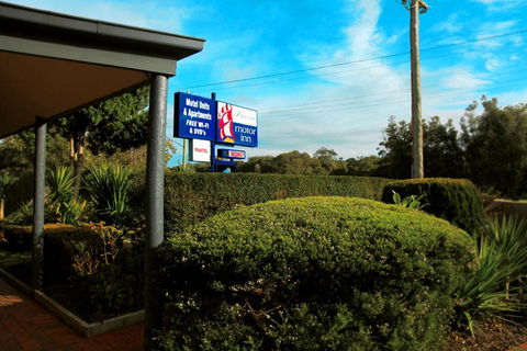 Admiral Motor Inn - Pubs and Clubs 1