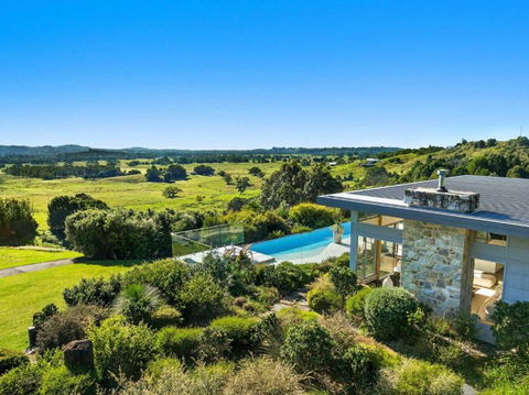 A Perfect Stay - The Springs - Pubs and Clubs 3