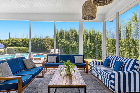 A Perfect Stay - Villa St Helena - Pubs and Clubs 2