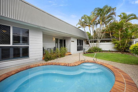 Allamanda Sands - Pubs and Clubs 1