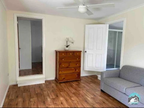 Aircabin - Tuggerawong - Lake Front - 9 Beds House - Pubs and Clubs 4