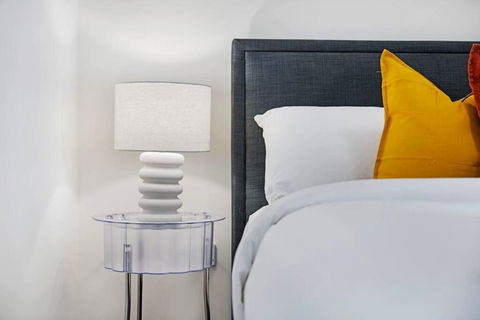 Airport And Waterview Retreat - Pubs and Clubs 1