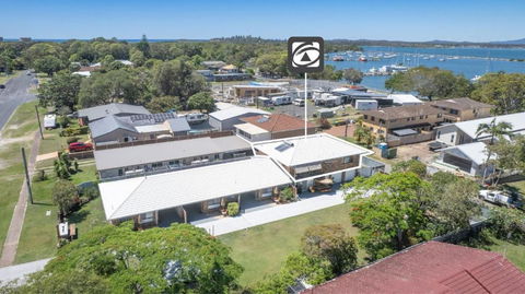 Akuli By The Sea - Unit 1 - FNHolidays - Pubs and Clubs 3