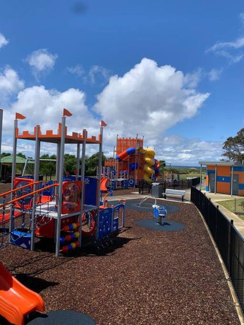 Al Mare - Mediterranean 4BR Retreat By The Sea - Pubs and Clubs 4