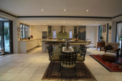 Alaya Verde Bed & Breakfast - Pubs and Clubs 2