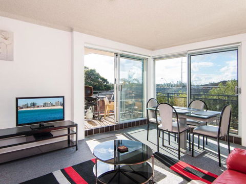 Albert Court 8 - Pubs and Clubs 0