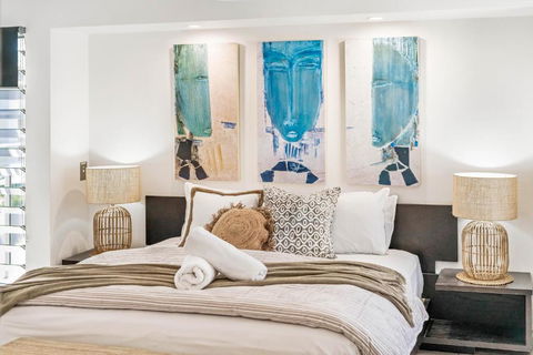 Alex Beach House - Pubs and Clubs 4