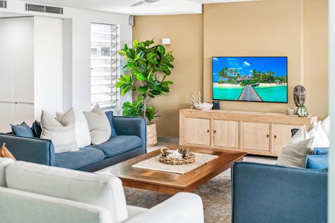 Alex Beach House - Pubs and Clubs 3