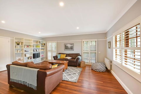 Alleura House - Pubs and Clubs 3