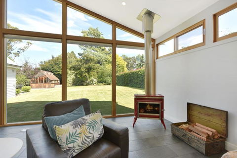 Alleura House - Pubs and Clubs 4